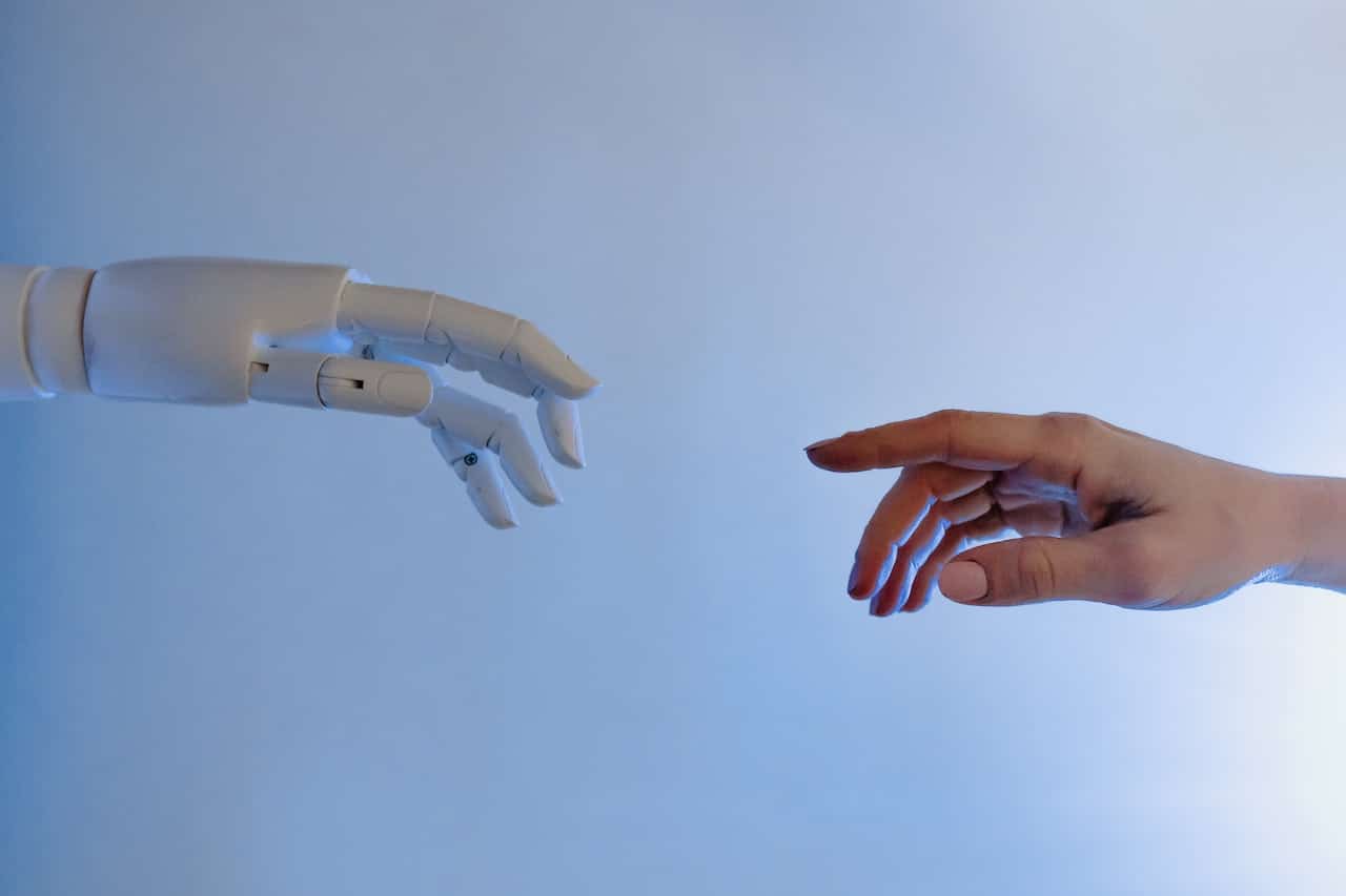 Mão de robô de AI e mão de advogado